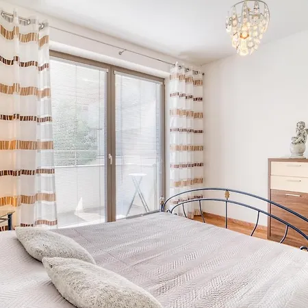 Center With Parking Appartement *