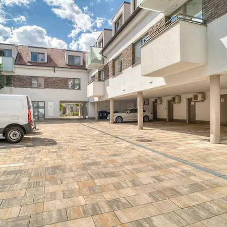 Center With Parking Apartment *