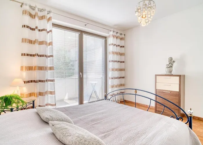 Center With Parking アパート *