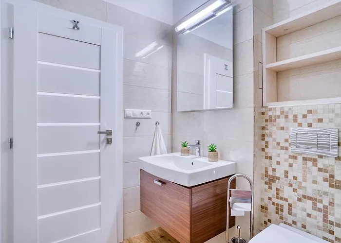 Center With Parking トルナヴァ