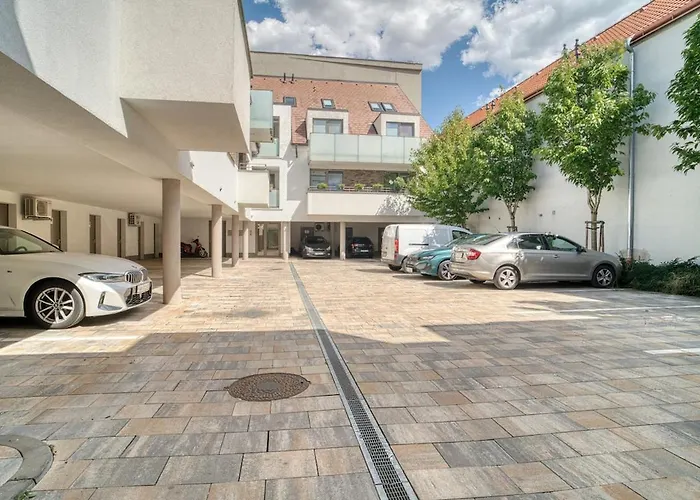 Center With Parking アパート