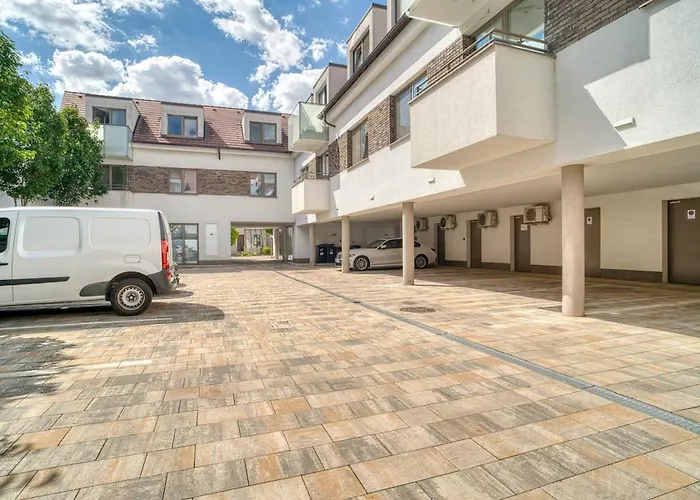 Center With Parking Daire *